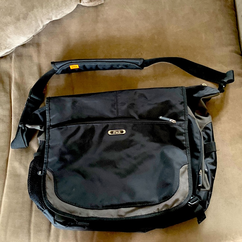 iPack Brand Nylon Black Gray and Orange Multi-Pocket Messenger Bag💼🦊